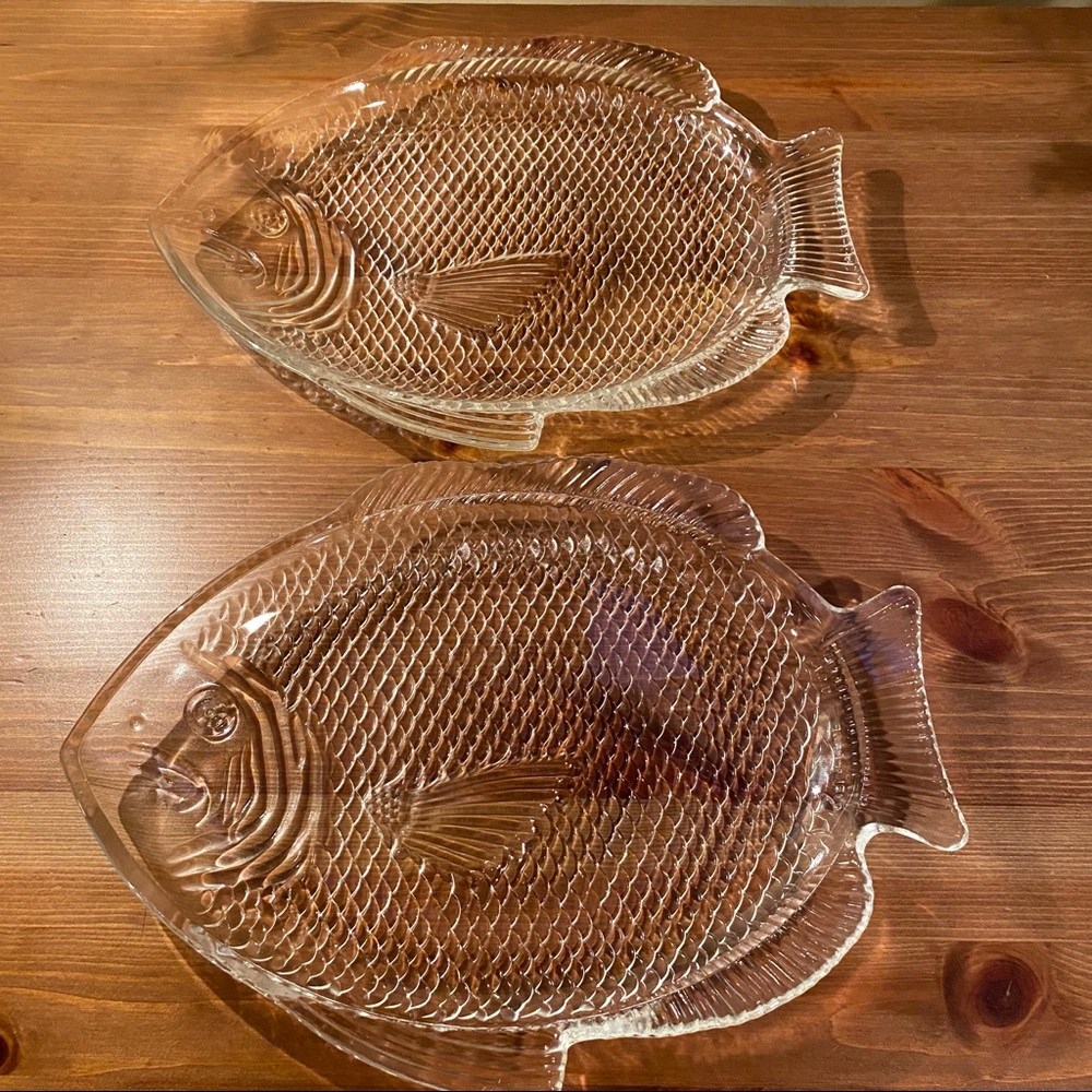 Set Of 2 Clear Glass Fish Plates Dishes
